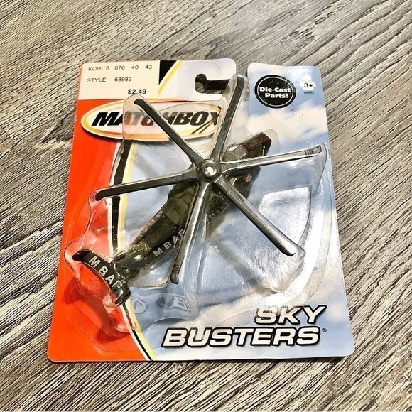 MATCHBOX - 2005 Sky Busters Military Helicopter MBAF Black, Dark Green No127 New - Picture 1 of 4